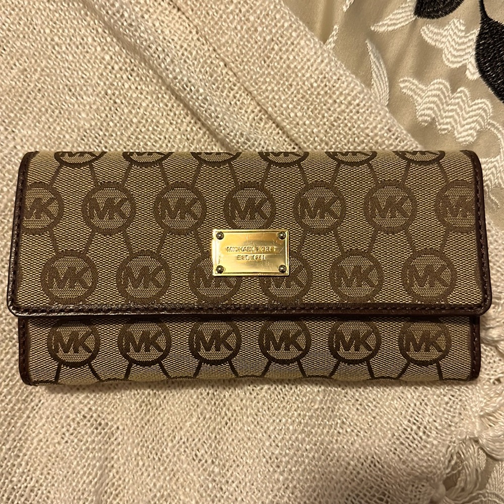 Michael Kors Wallet Brand New